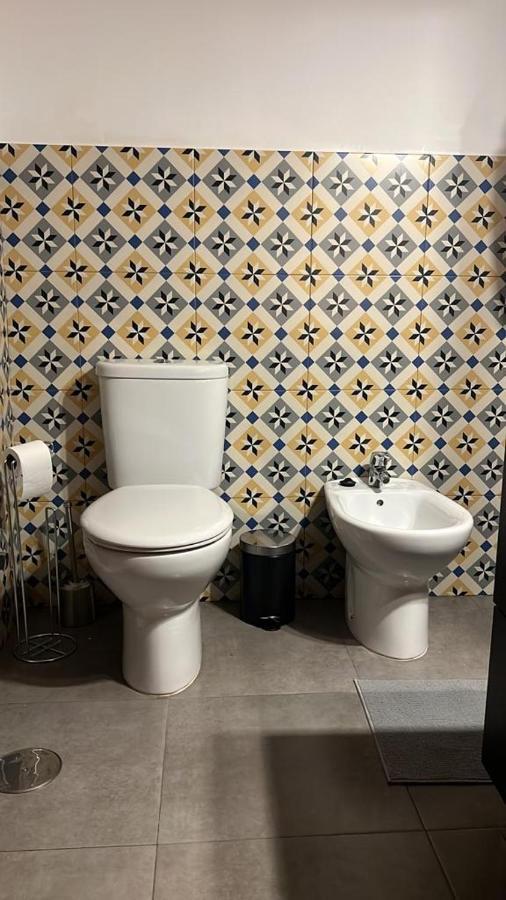 Apartamento Turistico R. Gonzalez Abreu Sevilla Exterior foto